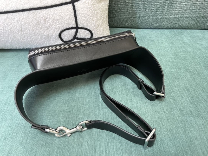 Va1e*ntin0 satchel bag